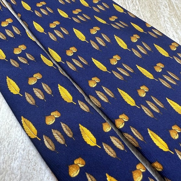 Brooks Brothers Neck Tie 100% Silk Blue Gold Nature Feathers‎ Acorns - Picture 1 of 8